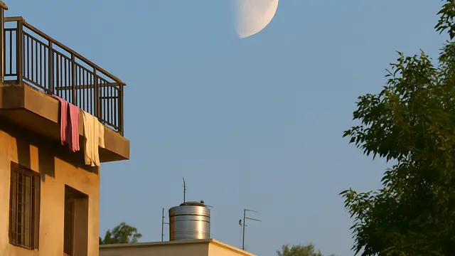 आज का First Quarter Moon: भारत में कब और कैसे देखें?